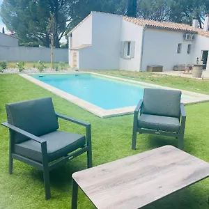 https://la-maison-d-a-cote.fr-provencehotel.com